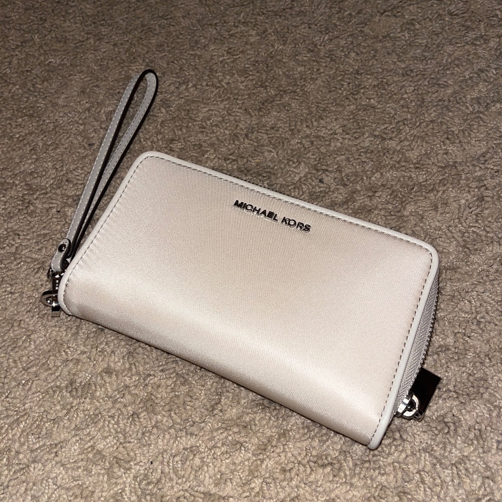 Michael Kors tech wallet